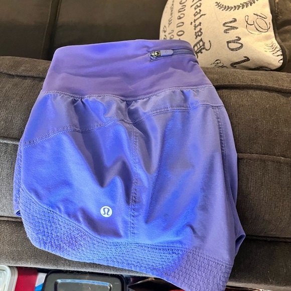 Lululemon Speed Up Low-Rise Lined Short 2.5" - Purple Size 8 - Picture 3 of 7